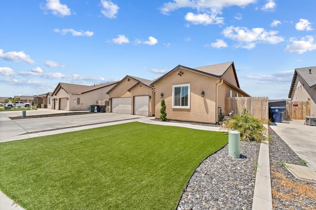 3637 Luke Street, Tulare, CA 93274