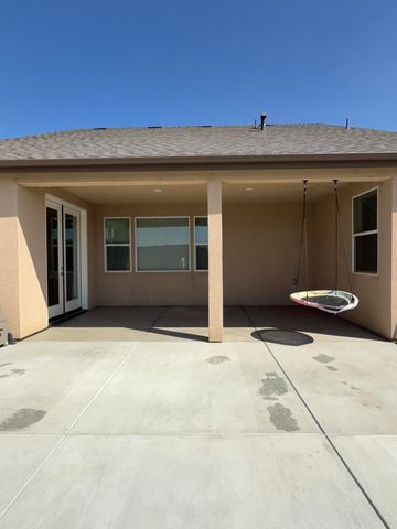 3637 Luke Street, Tulare, CA 93274