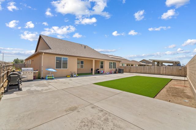 3637 Luke Street, Tulare, CA 93274