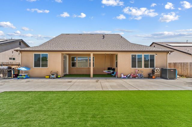 3637 Luke Street, Tulare, CA 93274