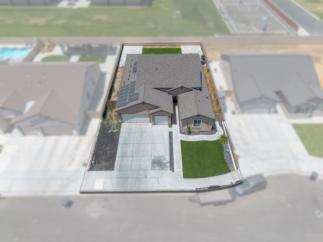 3637 Luke Street, Tulare, CA 93274