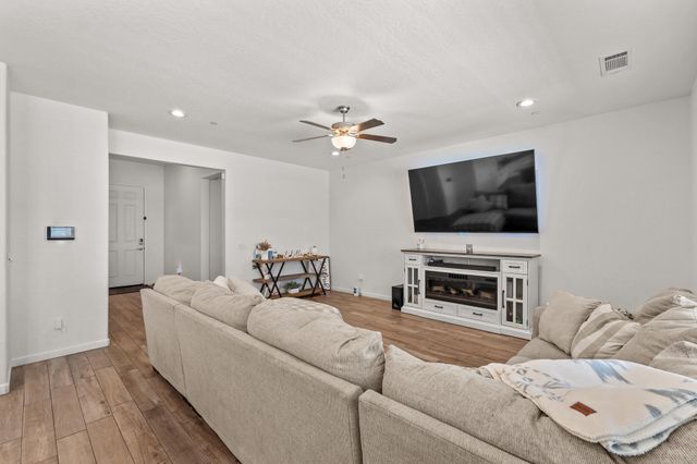 3637 Luke Street, Tulare, CA 93274