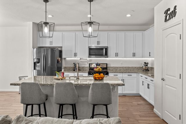 3637 Luke Street, Tulare, CA 93274