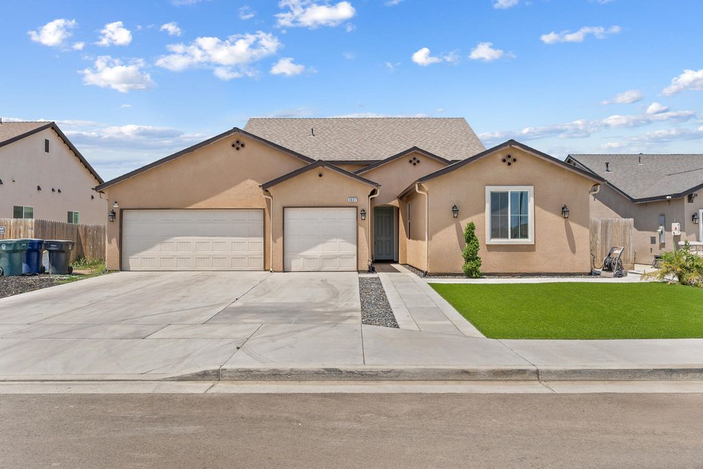 3637 Luke Street, Tulare, CA 93274