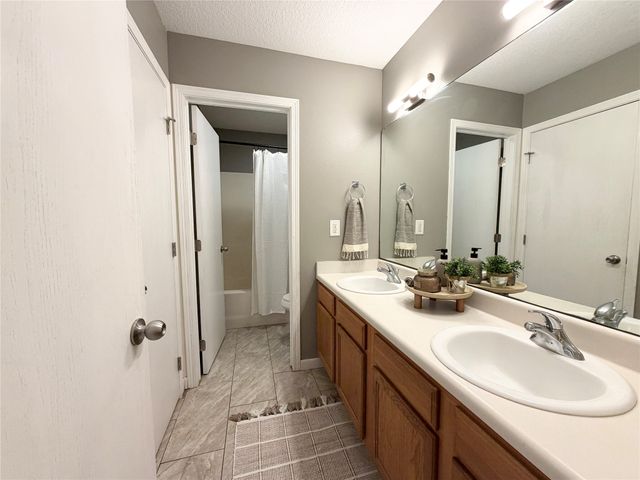 737 SE 27th Court, Des Moines, IA 50317