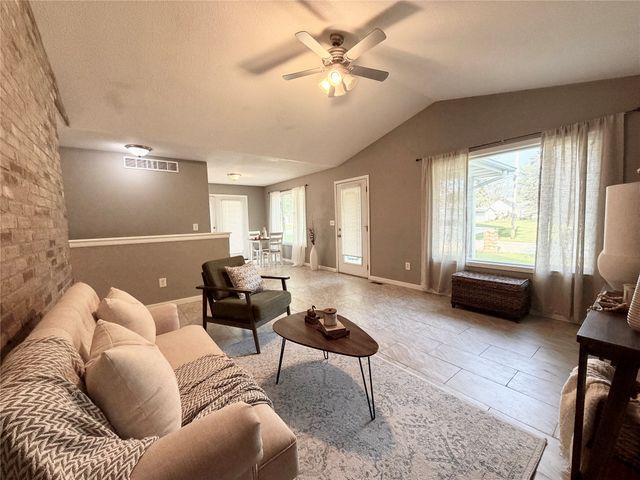 737 SE 27th Court, Des Moines, IA 50317