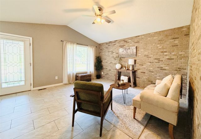 737 SE 27th Court, Des Moines, IA 50317