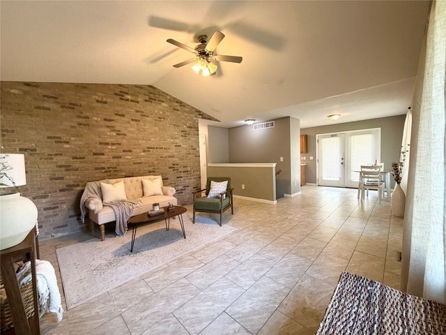 737 SE 27th Court, Des Moines, IA 50317