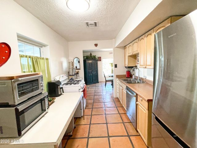 2107 E Monte Vista Road, Phoenix, AZ 85006