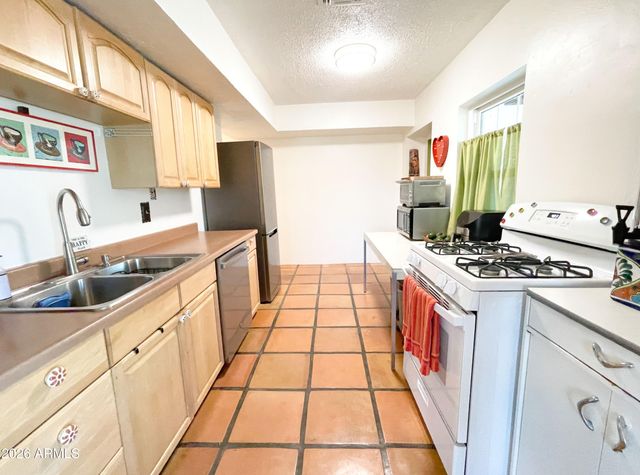 2107 E Monte Vista Road, Phoenix, AZ 85006