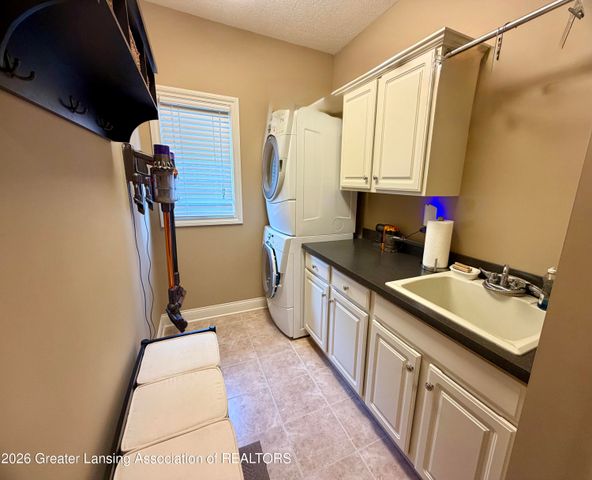6271 Fenwick Court, East Lansing, MI 48823
