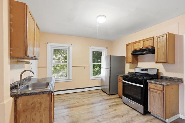10 Brook St, Brockton, MA 02301