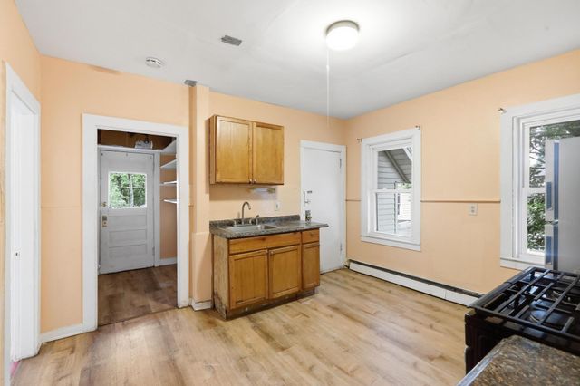 10 Brook St, Brockton, MA 02301