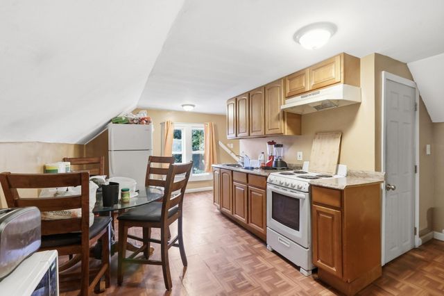 10 Brook St, Brockton, MA 02301