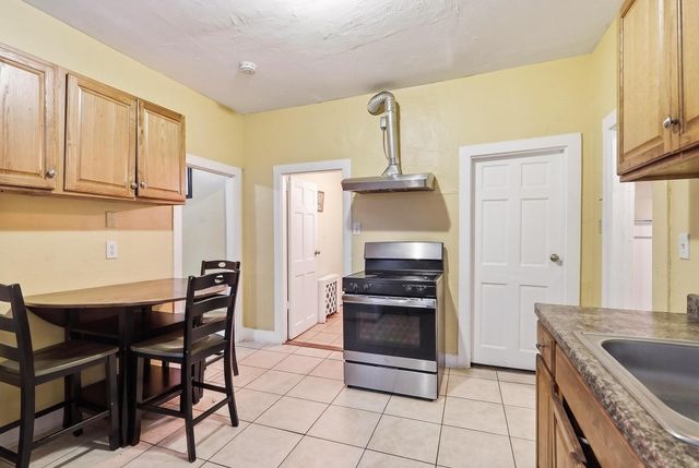 10 Brook St, Brockton, MA 02301