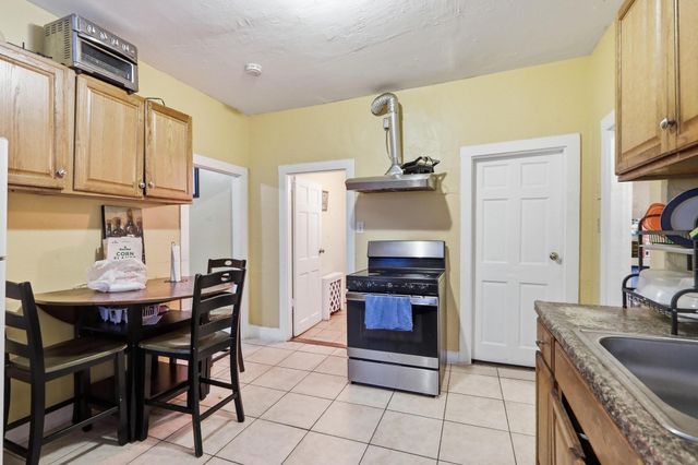 10 Brook St, Brockton, MA 02301