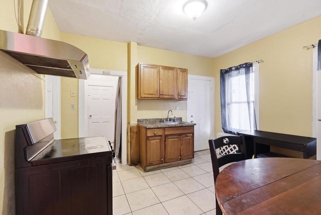 10 Brook St, Brockton, MA 02301