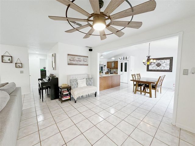 2404 SE 39TH AVENUE, Ocala, FL 34471