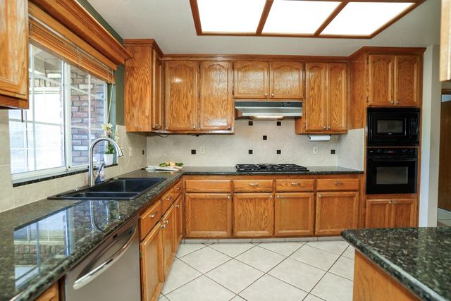4904 El Don Dr, Rocklin, CA 95677