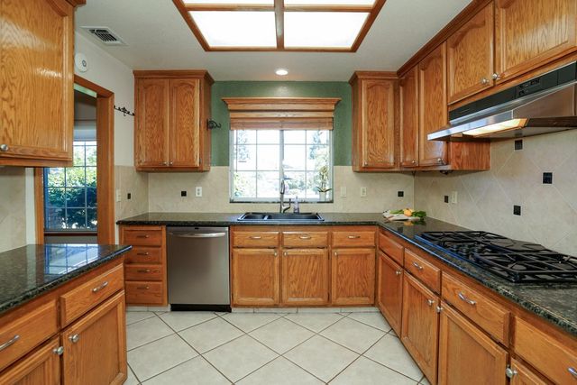 4904 El Don Dr, Rocklin, CA 95677
