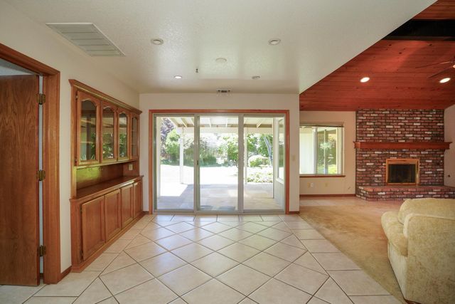 4904 El Don Dr, Rocklin, CA 95677