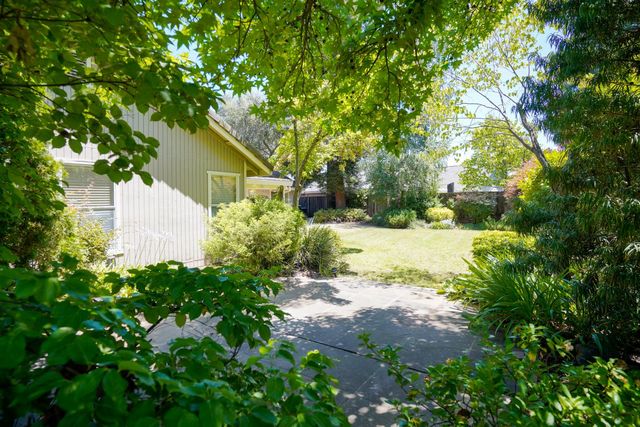 4904 El Don Dr, Rocklin, CA 95677