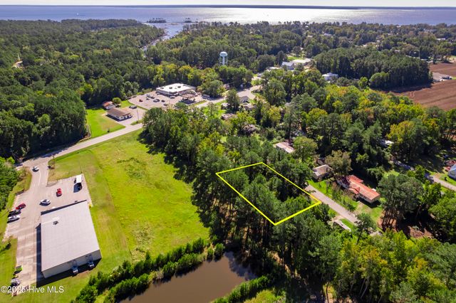 704 George Street, Oriental, NC 28571