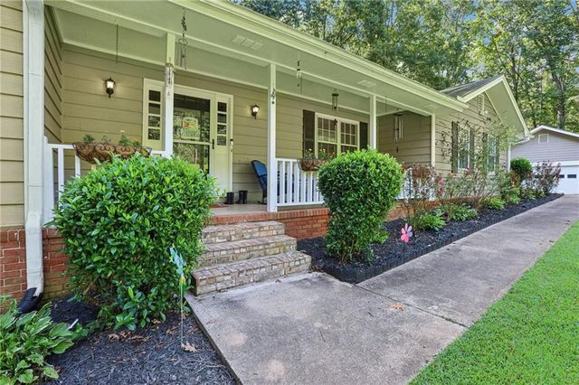 3284 Creekside Drive SE, Conyers, GA 30094