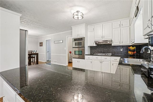 3284 Creekside Drive SE, Conyers, GA 30094