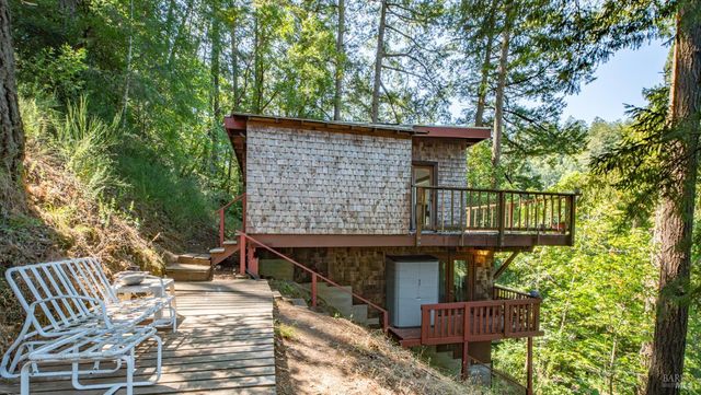 15 Mountain View Ave, Lagunitas, CA 94938