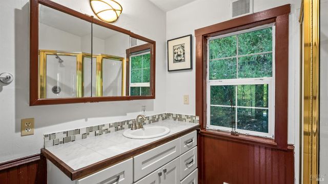 15 Mountain View Ave, Lagunitas, CA 94938