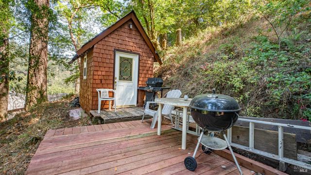 15 Mountain View Ave, Lagunitas, CA 94938