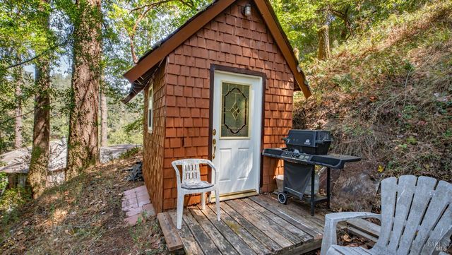 15 Mountain View Ave, Lagunitas, CA 94938