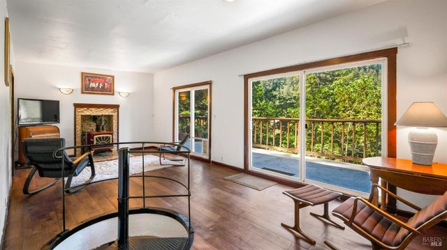 15 Mountain View Ave, Lagunitas, CA 94938