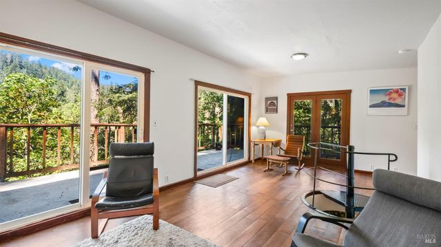 15 Mountain View Ave, Lagunitas, CA 94938