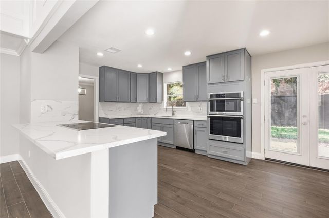 903 Crossroads Drive, Houston, TX 77079