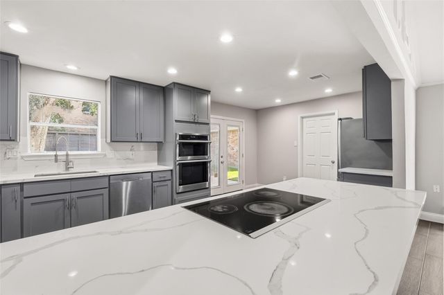 903 Crossroads Drive, Houston, TX 77079