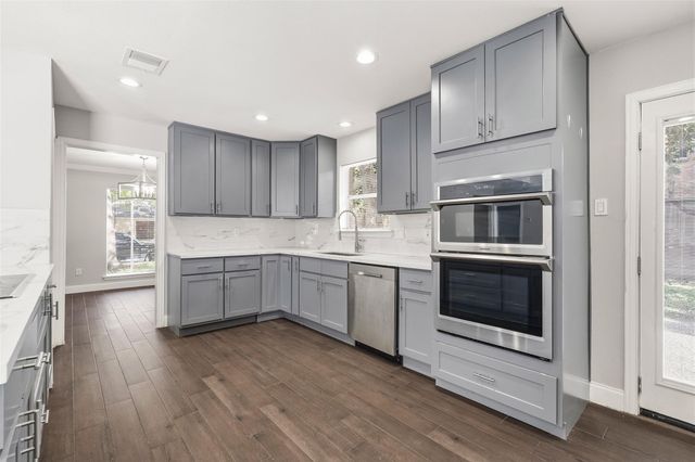 903 Crossroads Drive, Houston, TX 77079