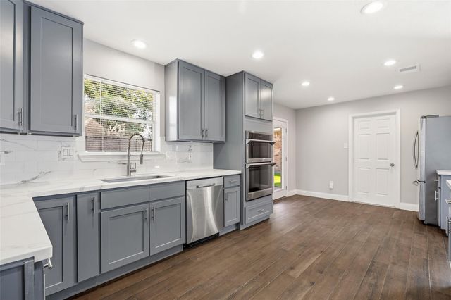 903 Crossroads Drive, Houston, TX 77079