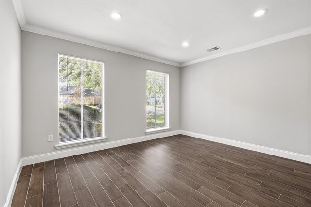 903 Crossroads Drive, Houston, TX 77079