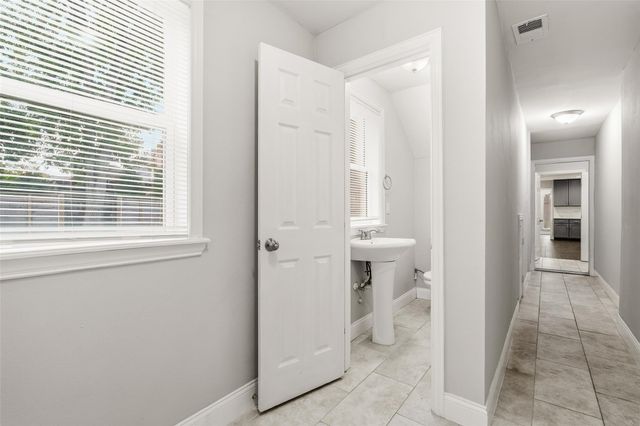 903 Crossroads Drive, Houston, TX 77079