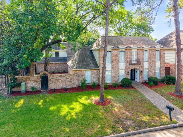 903 Crossroads Drive, Houston, TX 77079