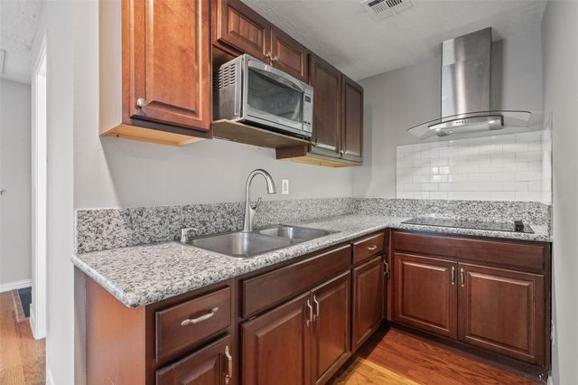 903 Crossroads Drive, Houston, TX 77079