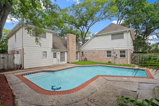903 Crossroads Drive, Houston, TX 77079