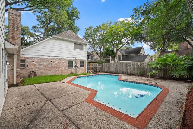 903 Crossroads Drive, Houston, TX 77079