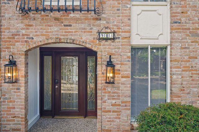 903 Crossroads Drive, Houston, TX 77079