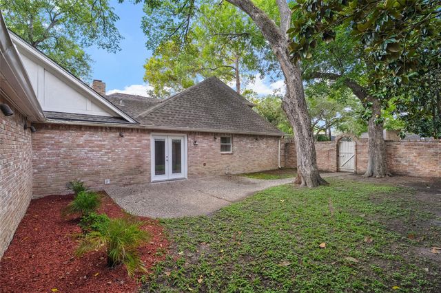903 Crossroads Drive, Houston, TX 77079