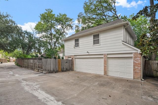 903 Crossroads Drive, Houston, TX 77079