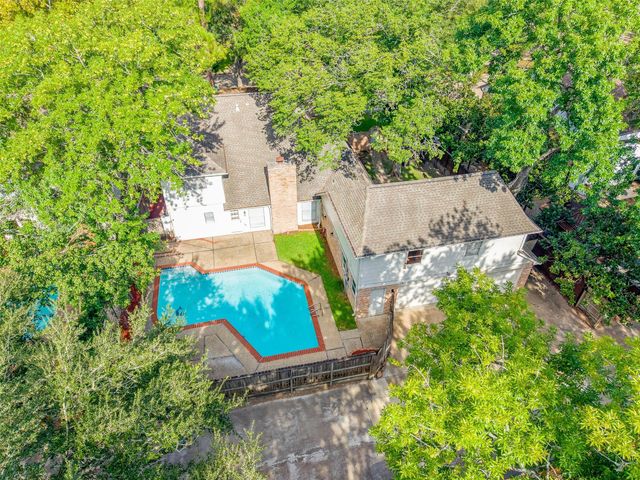 903 Crossroads Drive, Houston, TX 77079