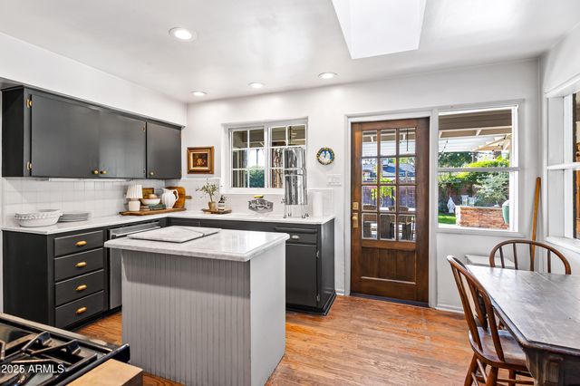 4631 E PINCHOT Avenue, Phoenix, AZ 85018